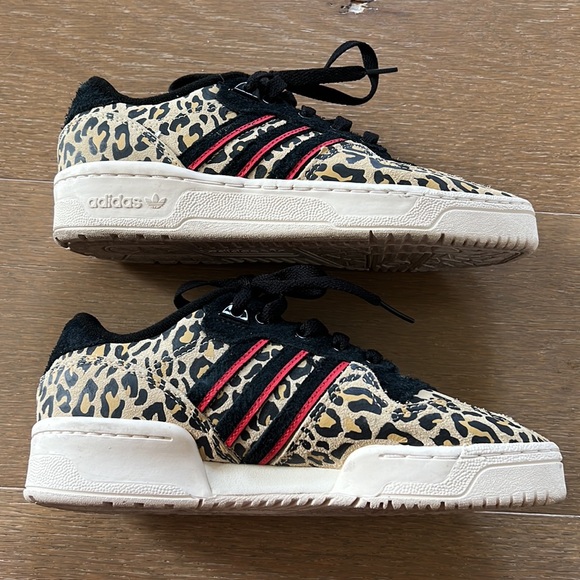 Adidas Rivalry Low Leopard Print Shoe | 6 - Picture 6 of 10